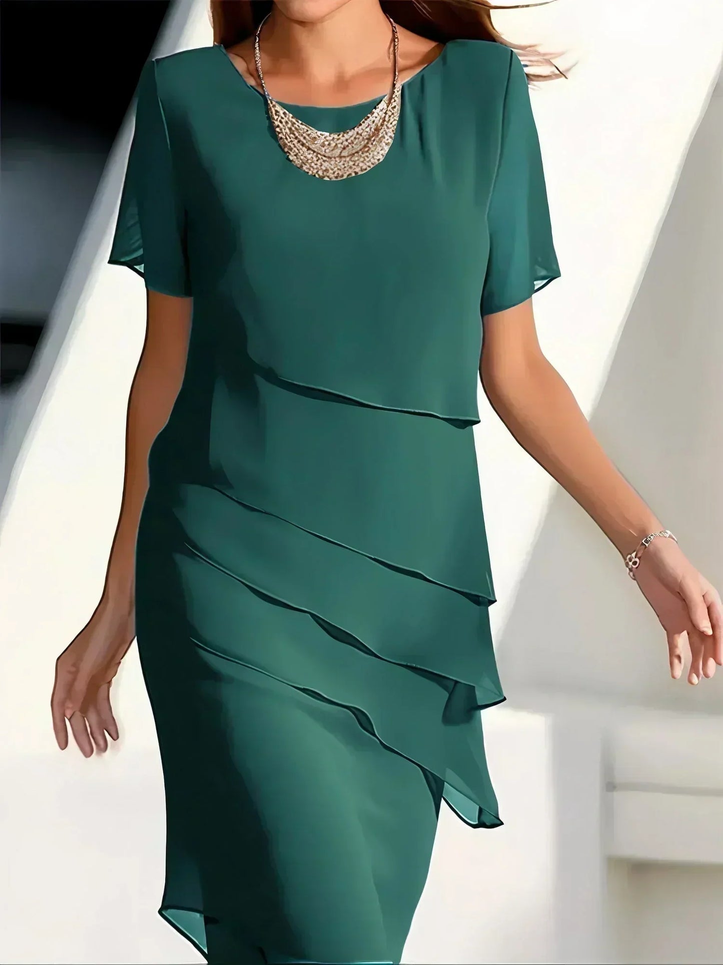 Anastasia | Vestido midi lujoso con capas